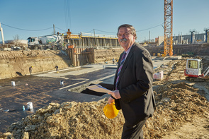 Erich Benischek setzt seine Vision vom Bauzentrum entschlossen um Erich Benischek setzt seine Vision vom Bauzentrum entschlossen um